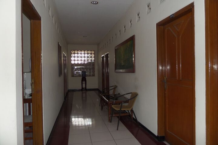 Room 8 of 34