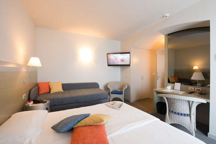 Room 10 of 50