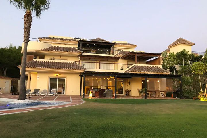 Exterior of Palm Tree Golf Retreat