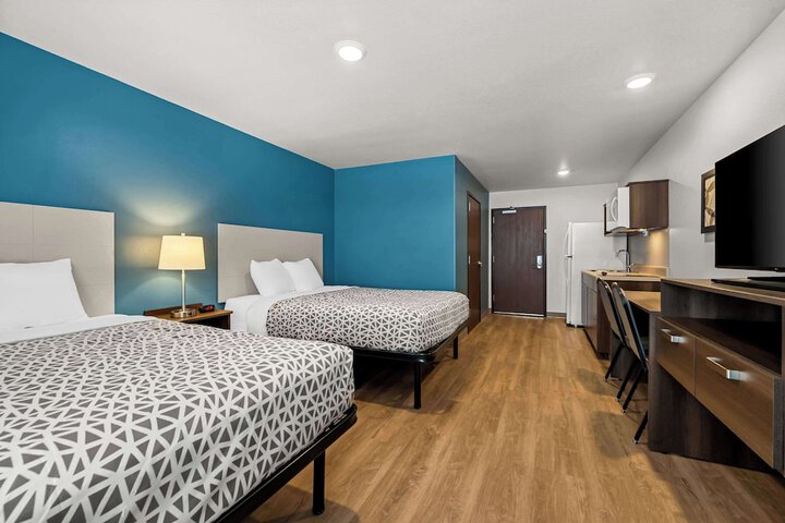 1 Queen Bed (13 of 13)