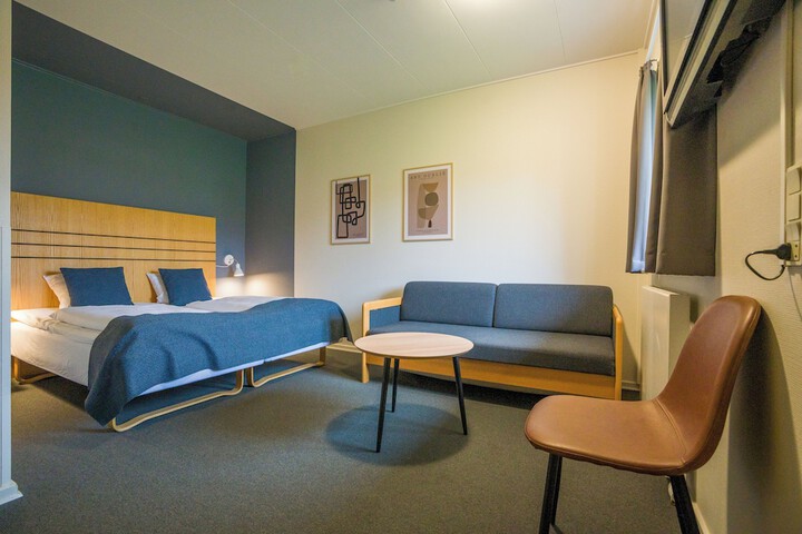 Room 2 of 37