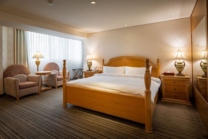 Room 105 of 164
