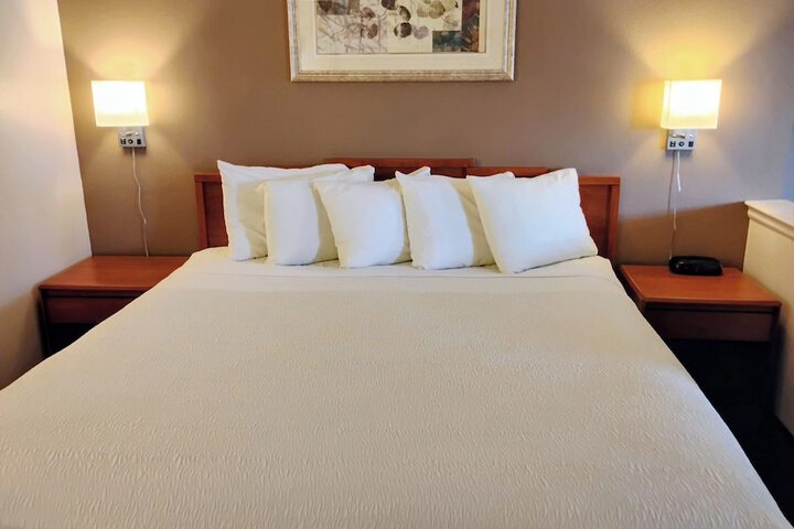 Room 10 of 25