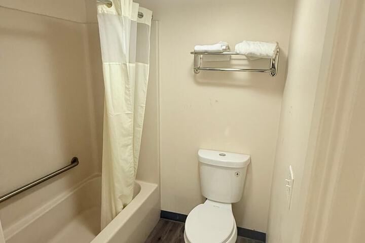 Room 34 of 40