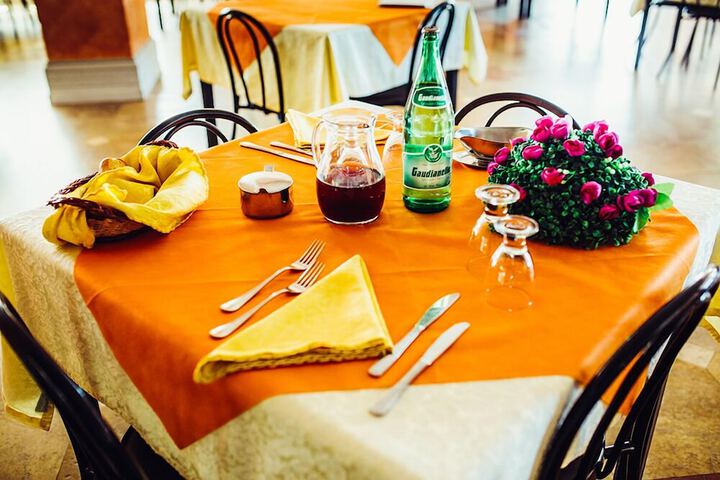 Dining 20 of 36