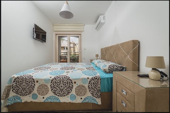 Room 4 of 10