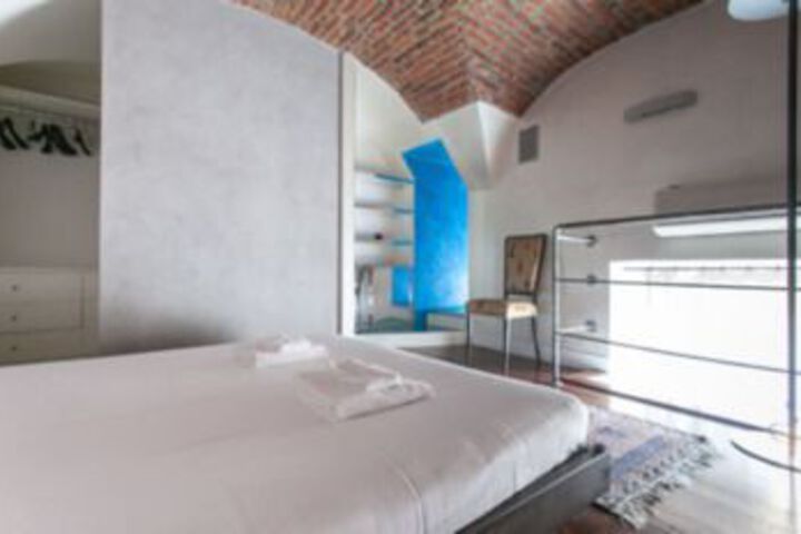 Room 6 of 16