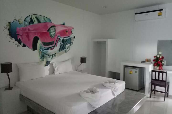 Room 13 of 28