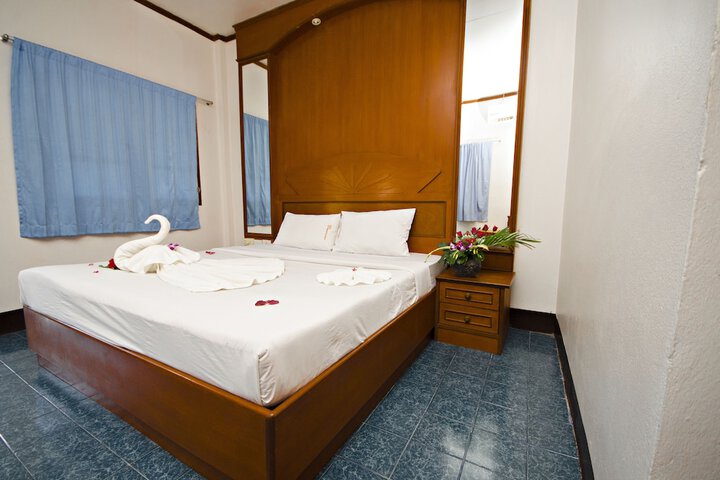 Room 6 of 96