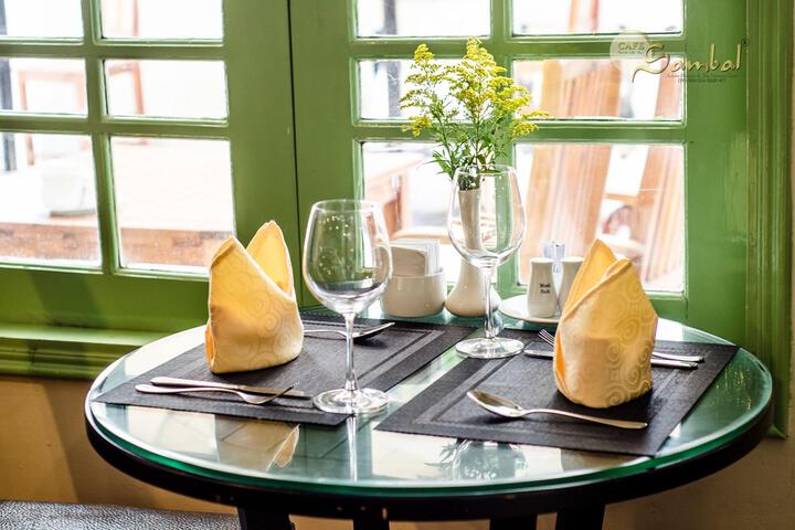Dining 40 of 72