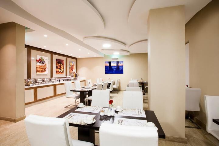 Dining 46 of 60