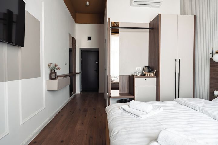 Room 11 of 39
