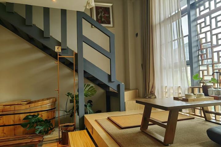 Room 52 of 131