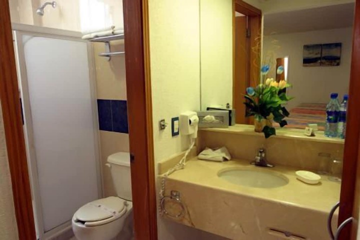 Room 16 of 28