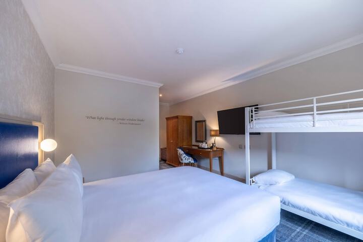 Room 42 of 149