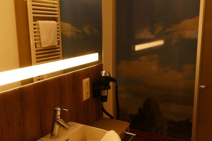 Room 51 of 64