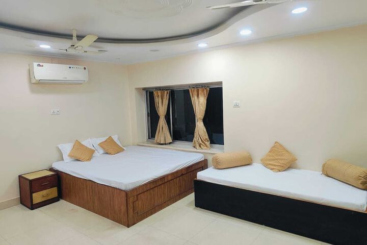 Room 10 of 14