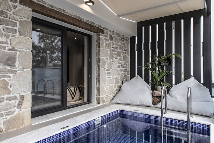 Hotel with Pool