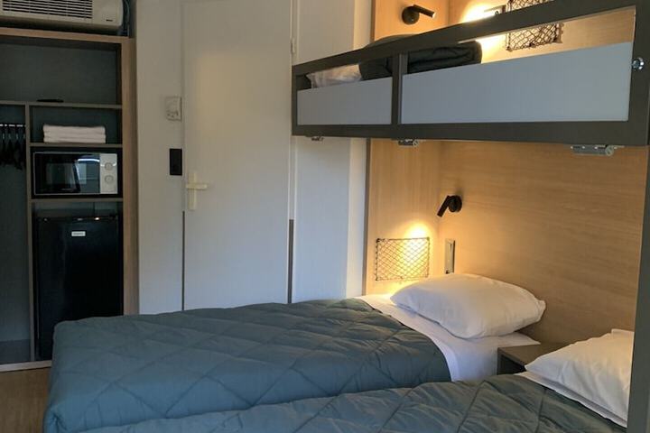 Room 9 of 40