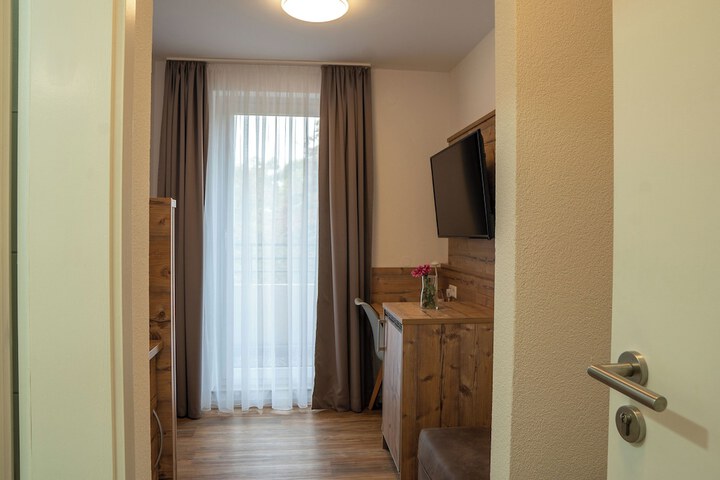 Room 5 of 37