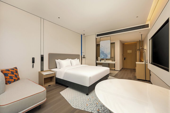 Room 15 of 77