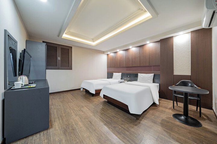 Room 30 of 50