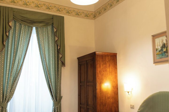 Room 52 of 141