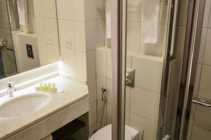 Room 46 of 64