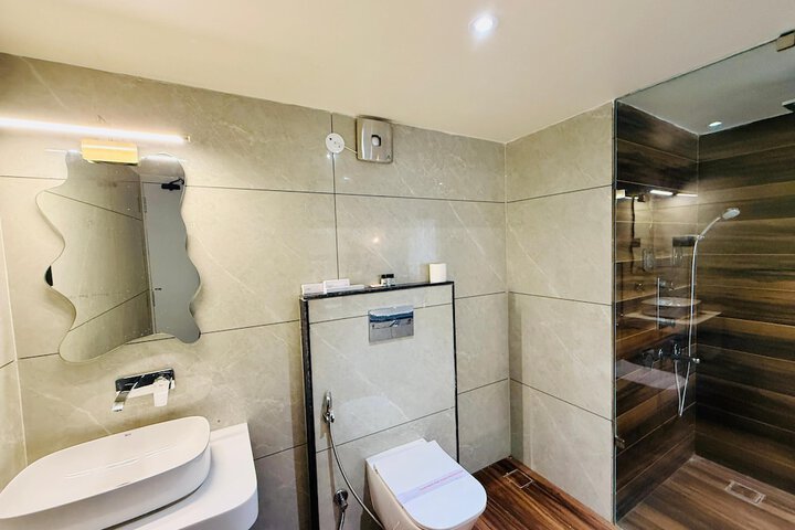 Room 5 of 11