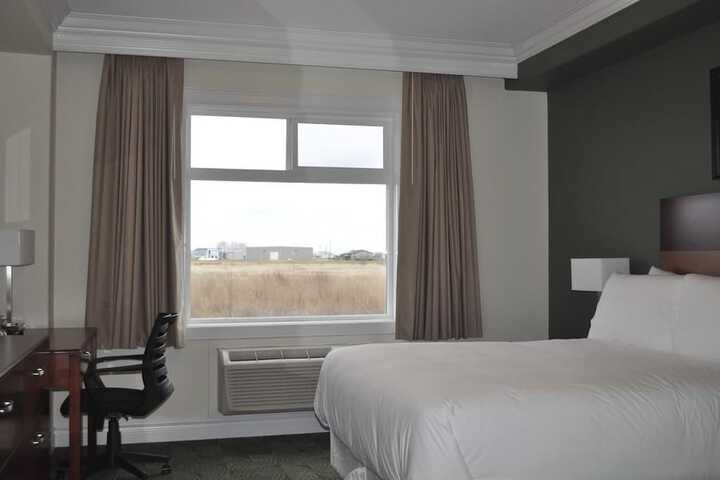 Room 4 of 7