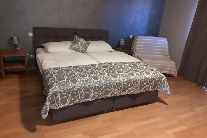 Room 9 of 36