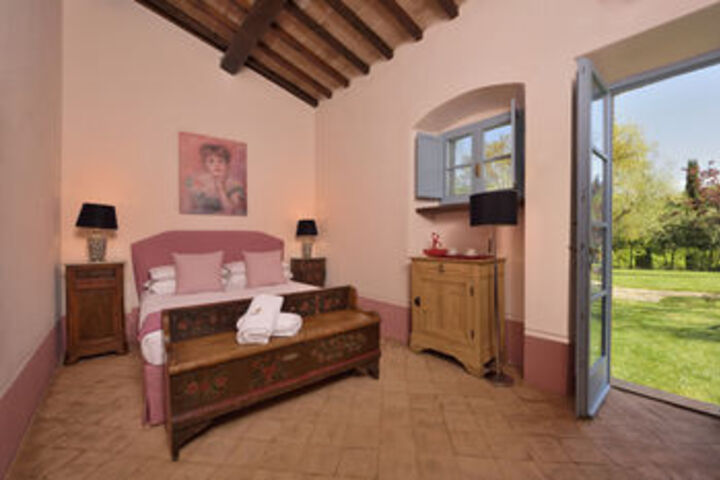 Room 10 of 28