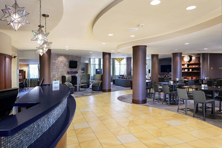 Lobby lounge