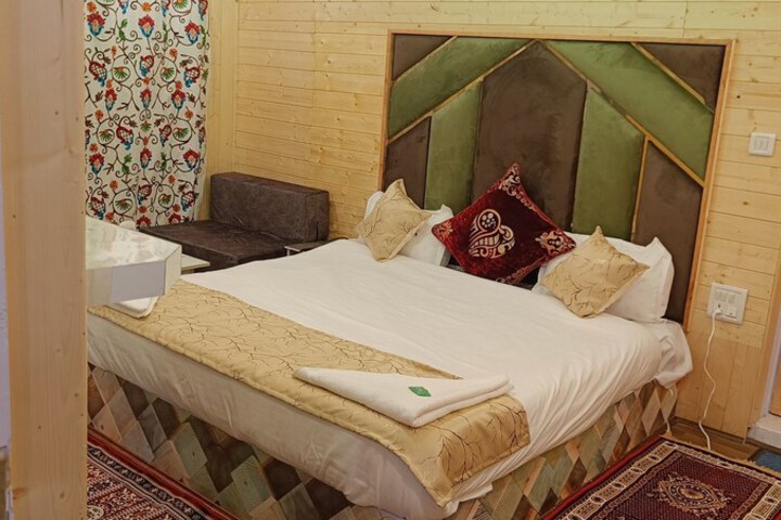 Room 7 of 68