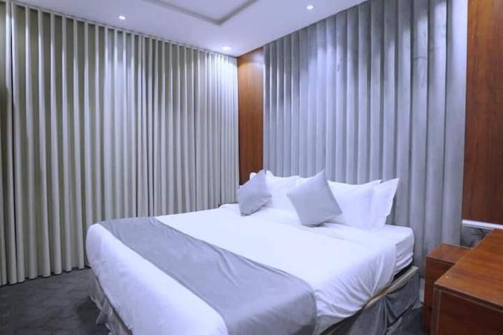 Room 2 of 15
