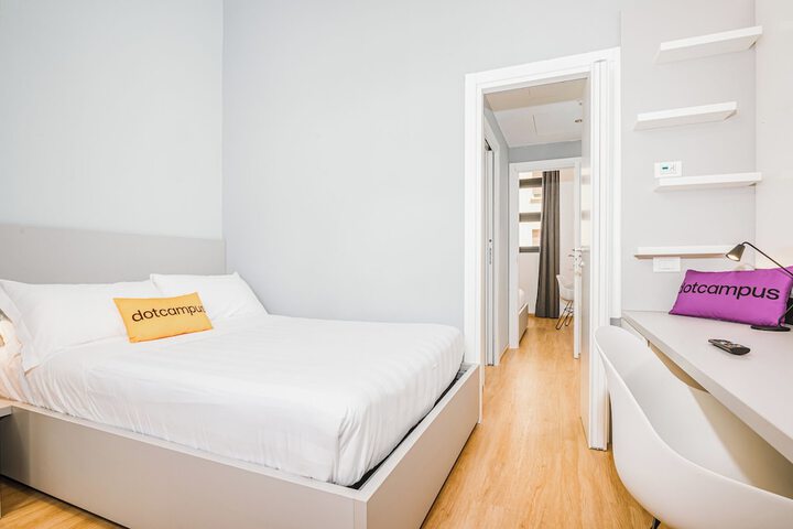 Room 32 of 73