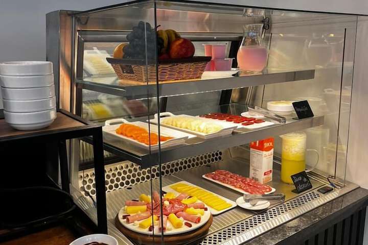 Breakfast/Coffee Service 24 of 31