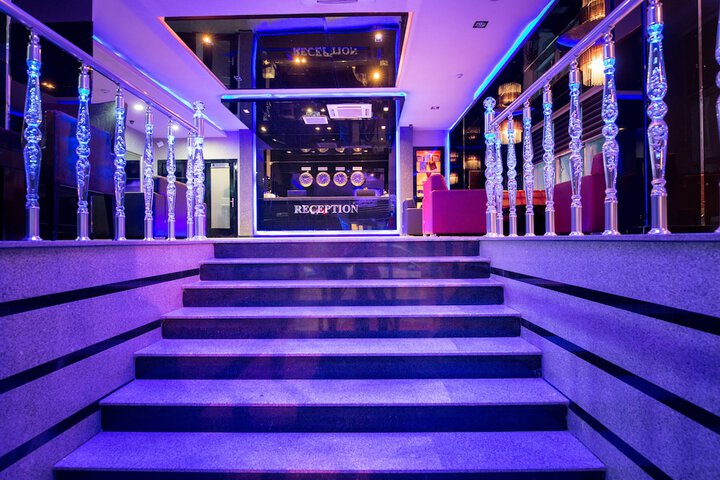 Entrance & Lobby