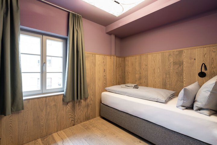 Room 21 of 76