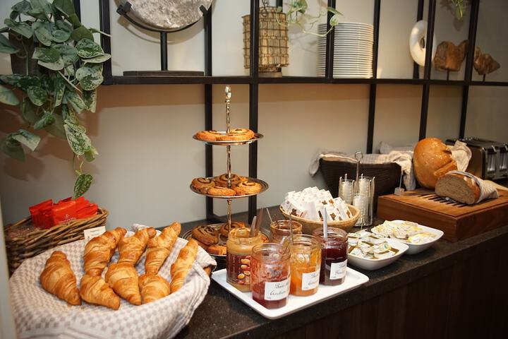Breakfast/Coffee Service 34 of 41