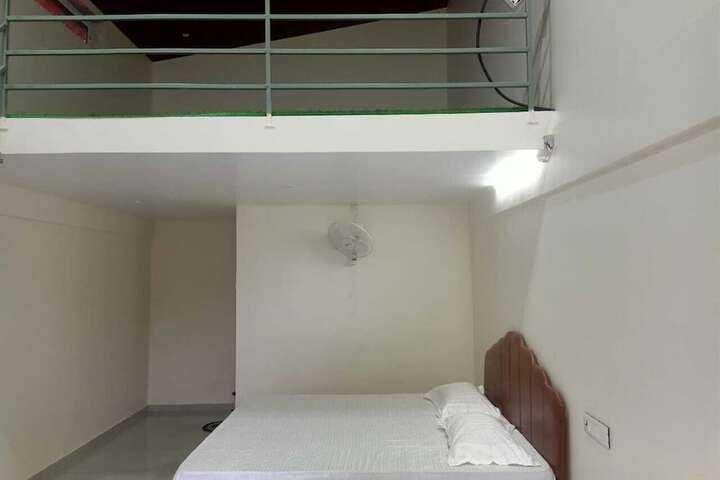 Room 7 of 18