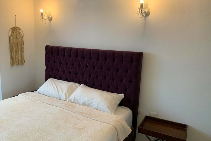 Room 6 of 18