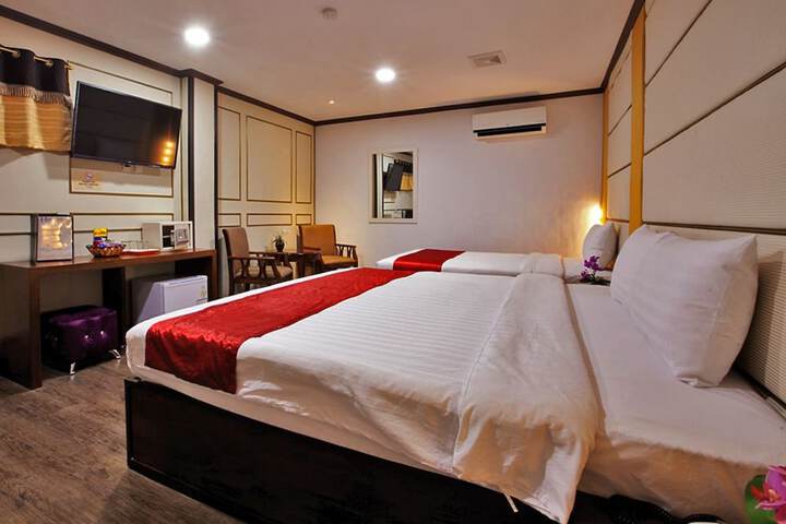 Room 53 of 98