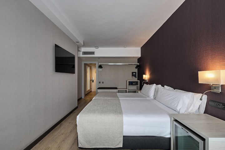 Room 14 of 66