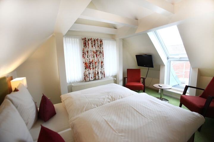 Room 19 of 33