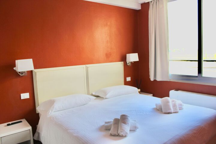 Room 7 of 16