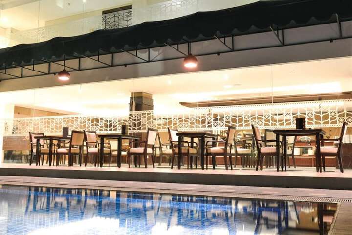 Hotel with Pool
