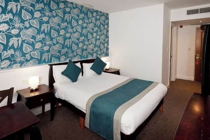 Room 10 of 42
