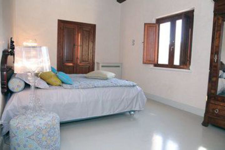 Room 12 of 27