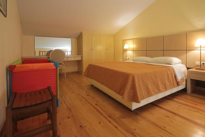 Room 28 of 51